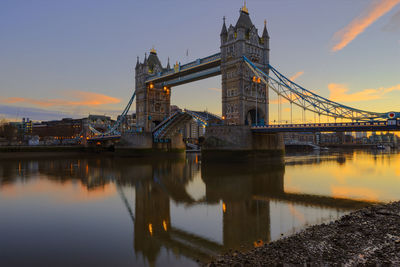 Golden gate bridge over river in city