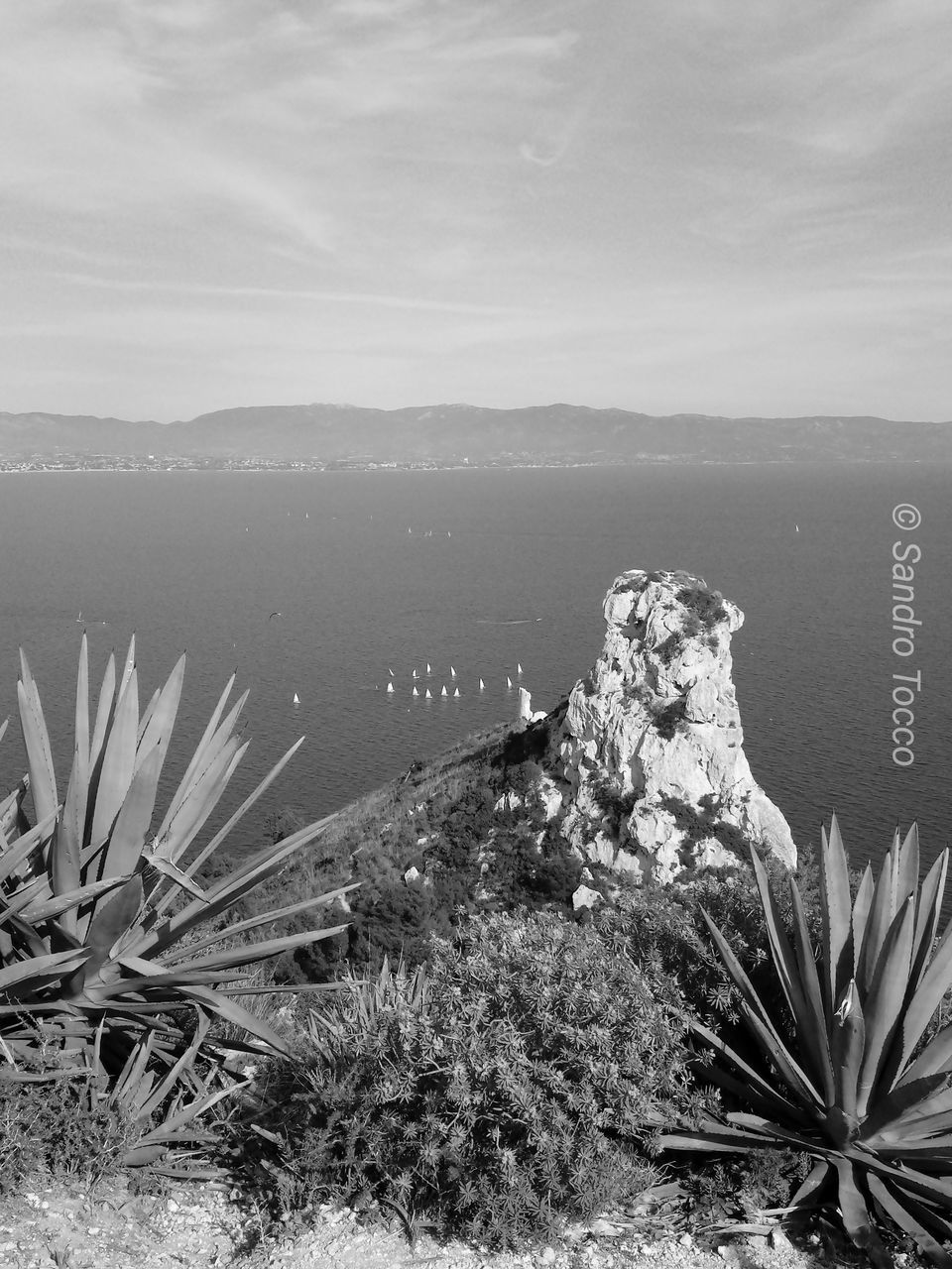 SCENIC VIEW OF SEA AND MOUNTAIN AGAINST SKY