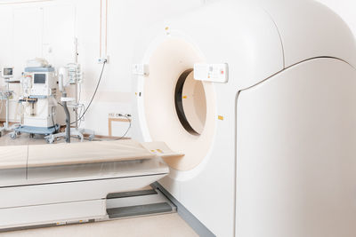 Medical ct or mri scan in the modern hospital laboratory. interior of radiography department. 