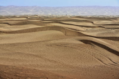 0220 moving sand dunes cover the surface of the taklamakan desert. yutian keriya cty.-xinjiang-china