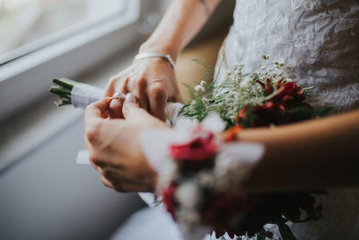 Midsection of woman holding flowers