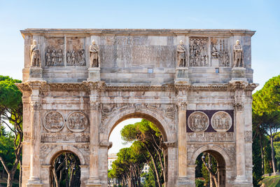 The arch of constantine a triumphal arch in rome arco di costantino situated near the colosseum