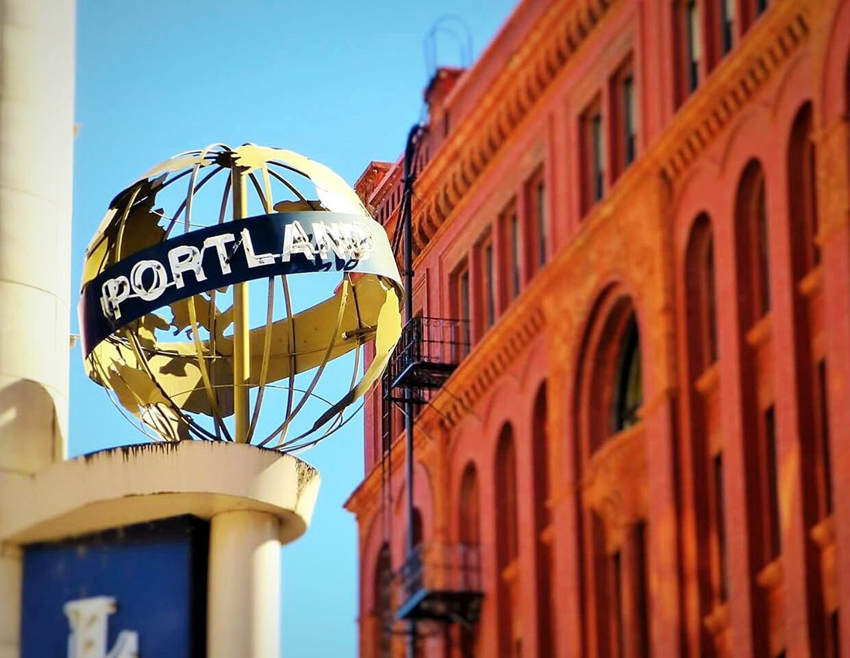 LOW ANGLE VIEW OF BUILDINGS IN CITY AGAINST SKY