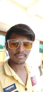 Portrait of young man wearing sunglasses