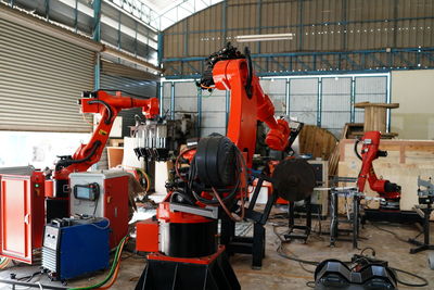 Automatics robot arm and operating control machine in factory.