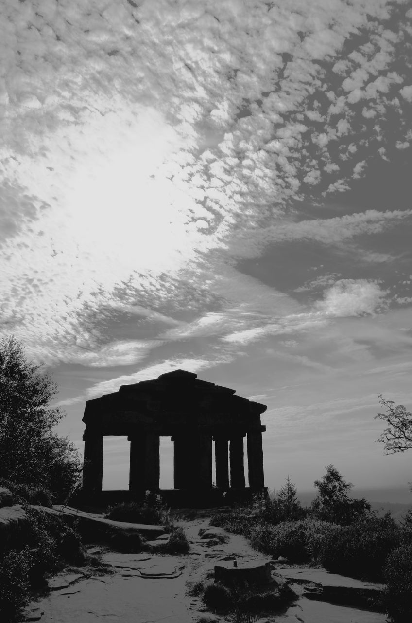 LOW ANGLE VIEW OF OLD RUIN BUILDING AGAINST SKY