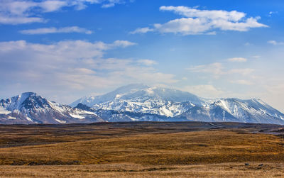View of autumn mutnovsky volcano on the kamchatka peninsula