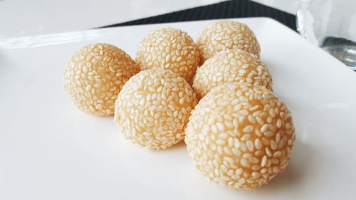 Sticky rice balls rolled in sesame