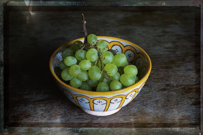 Bunch of grapes in bowl