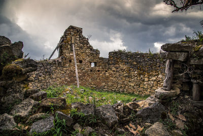Old ruin building against sky