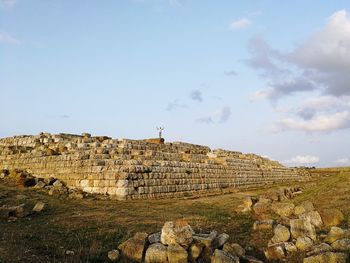 Ruins of building against cloudy sky