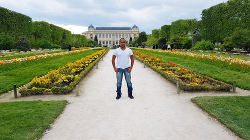 Full length of man standing at jardin des plantes