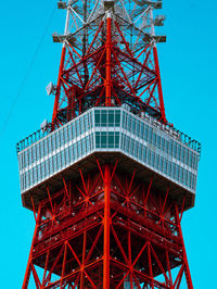 The central viewing platform of the tokyo tower under a blue sky