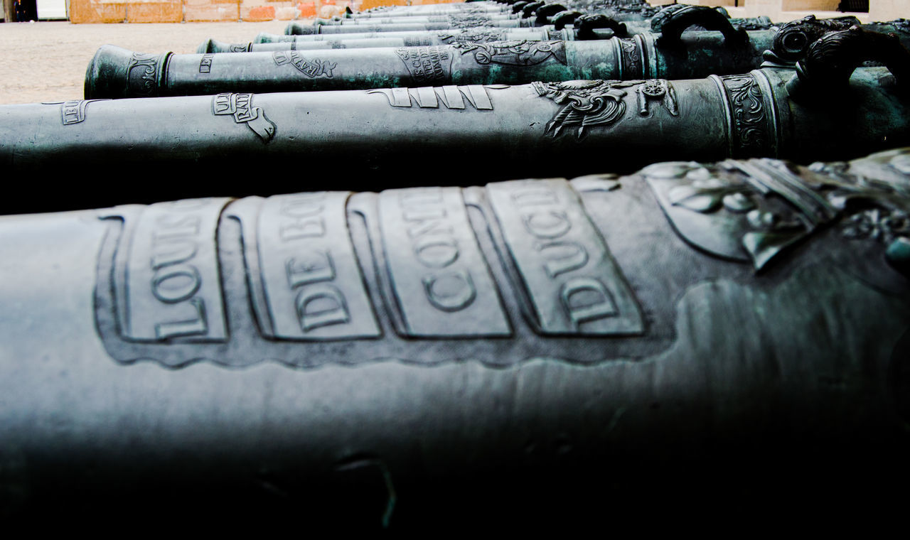 CLOSE-UP OF TEXT WRITTEN ON METAL