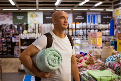 30.11.2019 russia, st.peterburg , a man in a store with a blanket