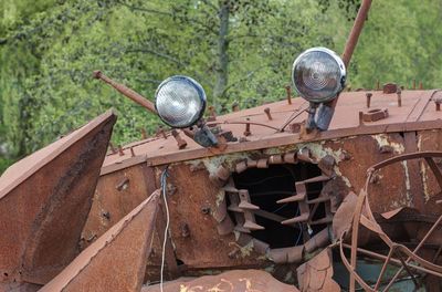 Abandoned vehicle against tree