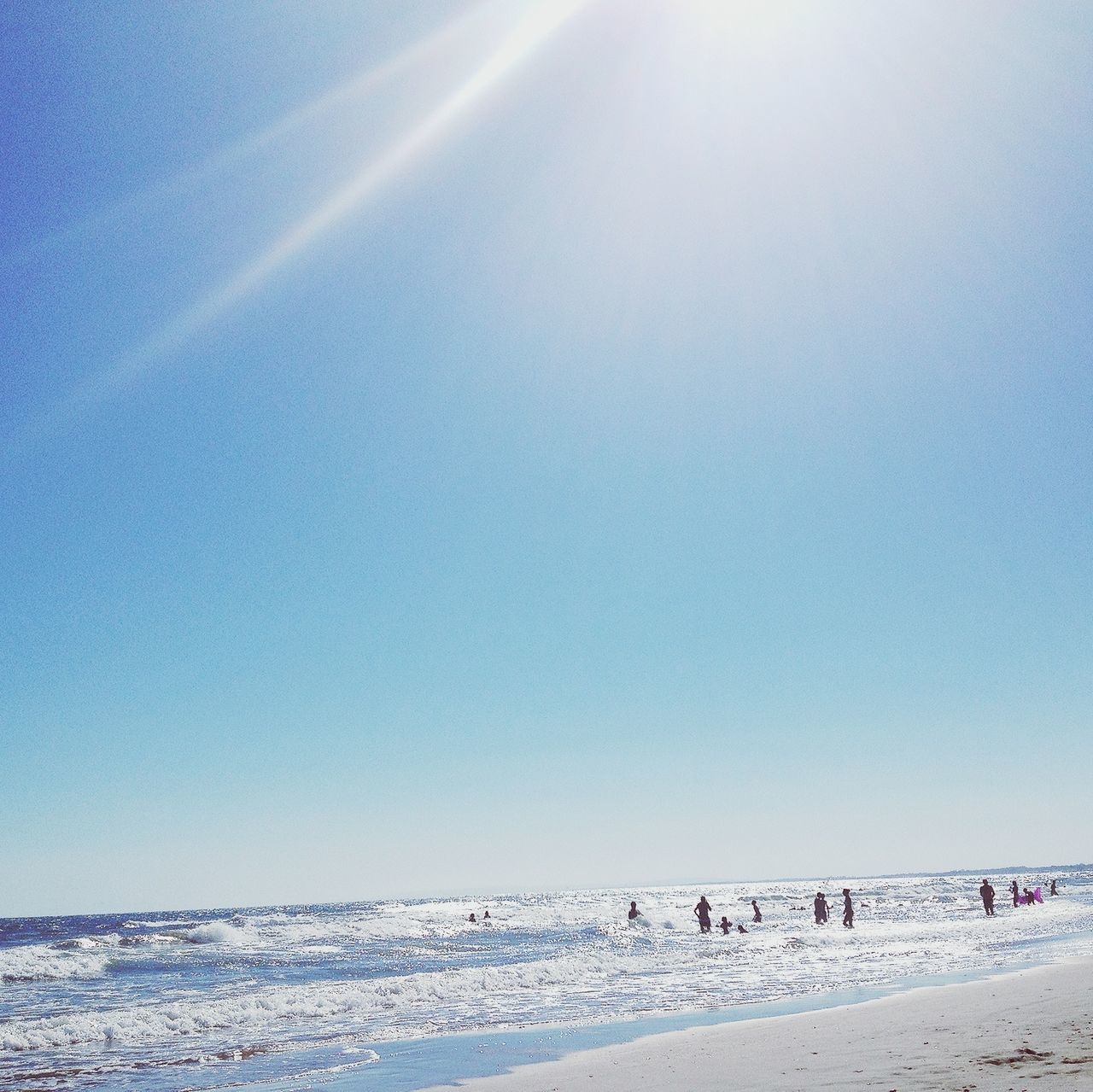 sea, water, horizon over water, clear sky, beach, copy space, scenics, tranquility, tranquil scene, blue, beauty in nature, nature, shore, vacations, incidental people, sand, idyllic, waterfront, day, outdoors