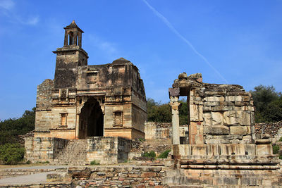 Old ruins of building against sky