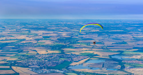 Scenic view of hang glider sky