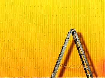 Yellow metallic structure
