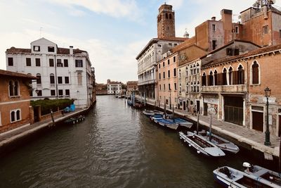 Canal passing through buildings in city