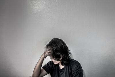 Portrait of woman against wall