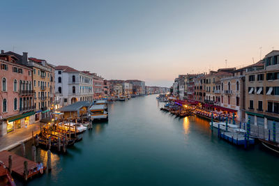 Gran canal, venice italy. view of buildings in city at sunset