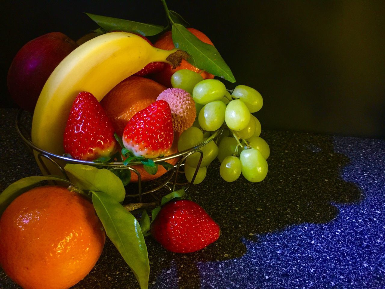 CLOSE-UP OF CHERRIES