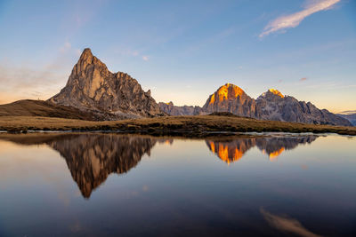 Passo giau sunrise, dolomites