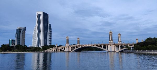 Seri gemilang bridge and dataran gemilang, putrajaya malaysia.