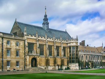 Trinity college is a constituent college of the university of cambridge, england