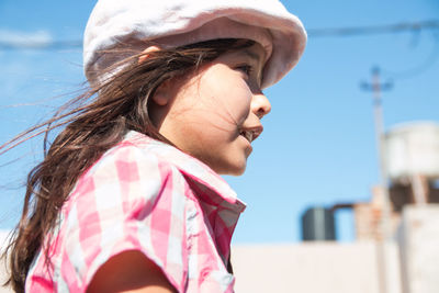 Brunette argentinian girl with flat cap