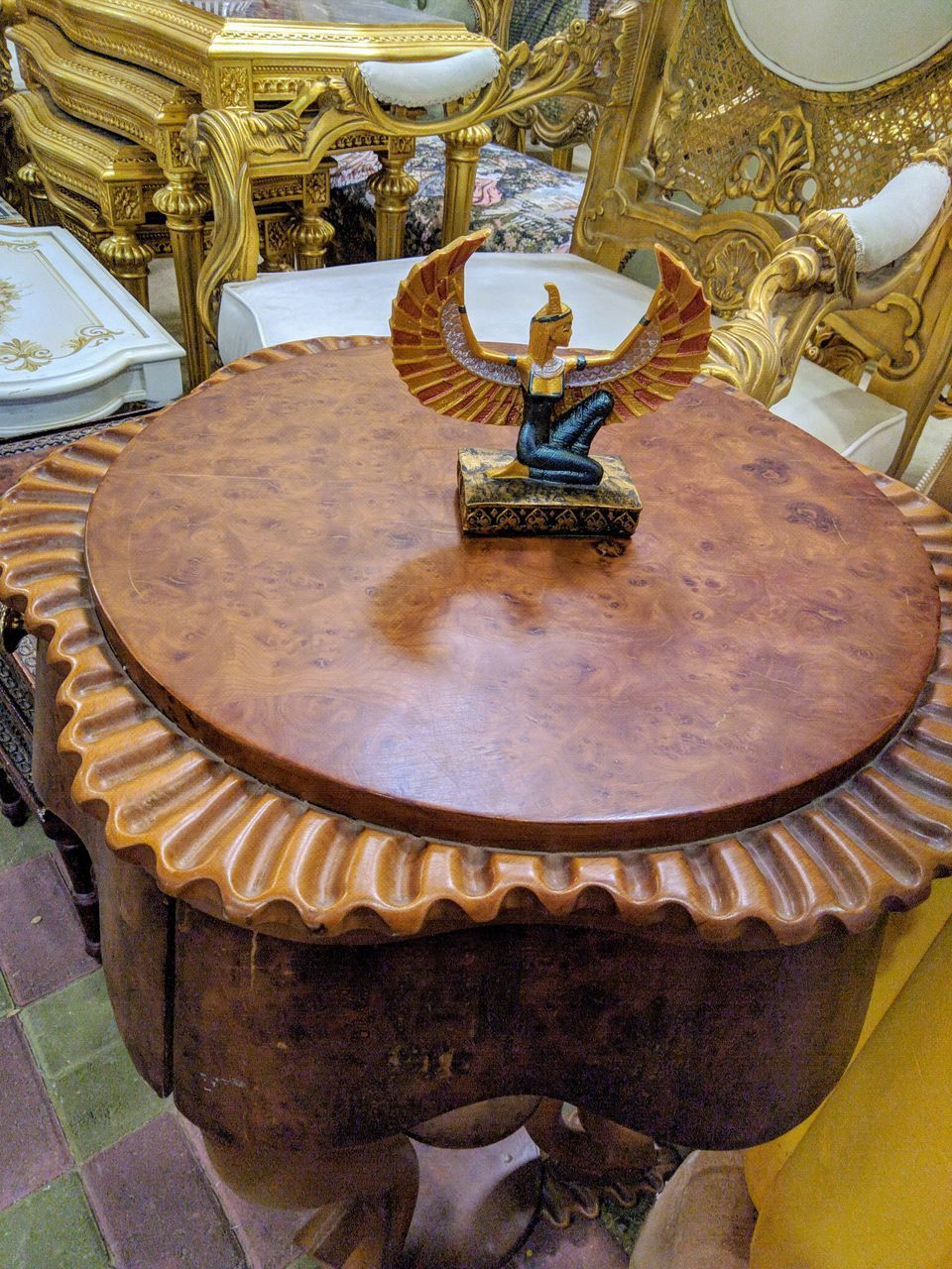 HIGH ANGLE VIEW OF SCULPTURES ON TABLE AT HOME