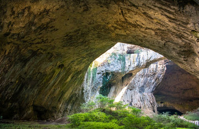 Rock formation in tunnel