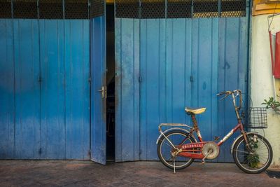 Bicycle parked outside building gate