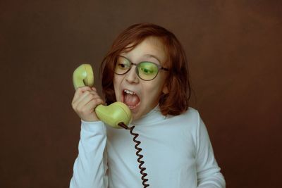 Young woman holding apple