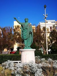 Statue of angel against sky