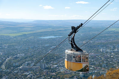 Pyatigorsk, stavropol territory - october 12, 2022. cable car with tourists on mount mashuk.