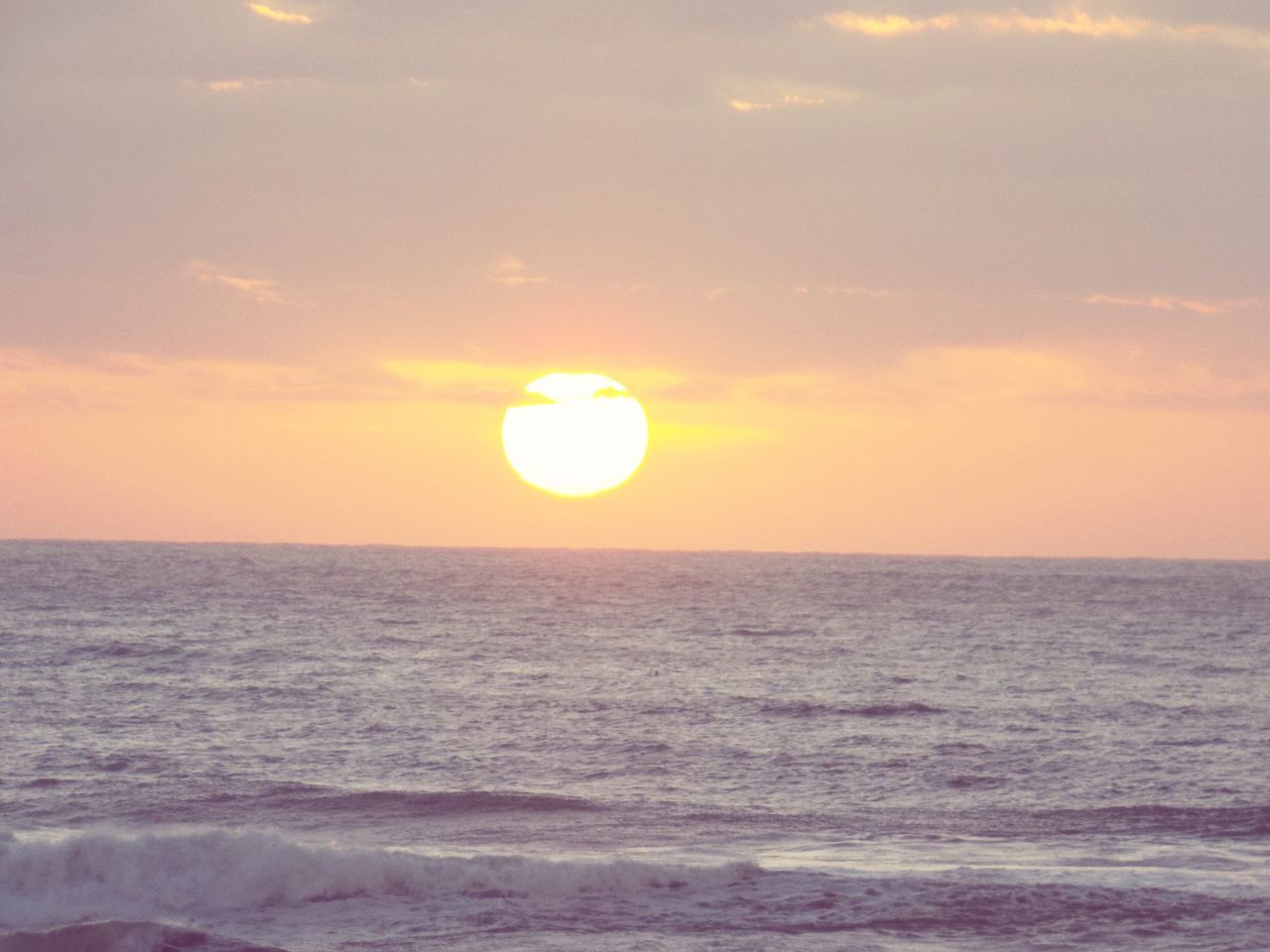 sea, horizon over water, sunset, scenics, water, tranquil scene, beauty in nature, sun, tranquility, sky, orange color, idyllic, nature, seascape, waterfront, beach, cloud - sky, rippled, outdoors, remote