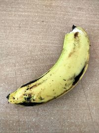 Directly above shot of bananas on table