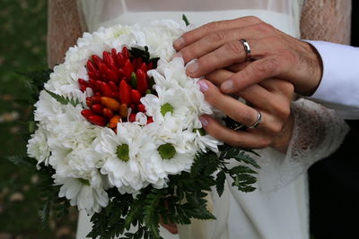 Close-up of hand holding bouquet of red rose