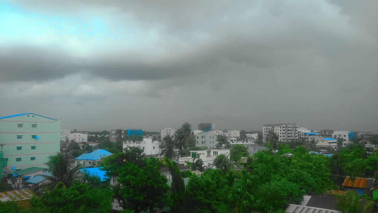 building exterior, architecture, built structure, sky, city, tree, cloud - sky, cityscape, residential building, residential district, cloudy, residential structure, high angle view, crowded, house, cloud, city life, weather, growth, outdoors