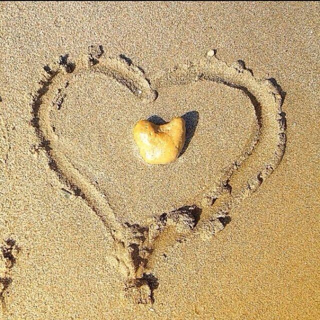 sand, beach, high angle view, desert, textured, nature, close-up, footprint, shore, brown, arid climate, full frame, no people, backgrounds, day, heart shape, pattern, natural pattern, sunlight, outdoors