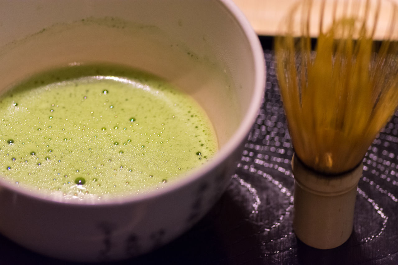 HIGH ANGLE VIEW OF DRINK IN BOWL