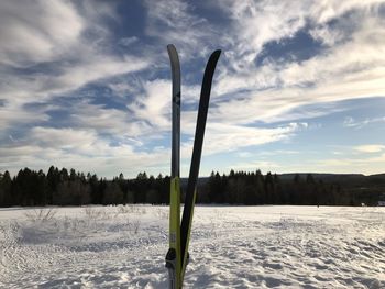 Scenic view of snow covered field against sky