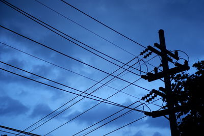 Low angle view of power lines against sky