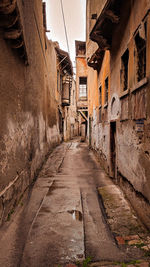 Narrow alley amidst buildings in city