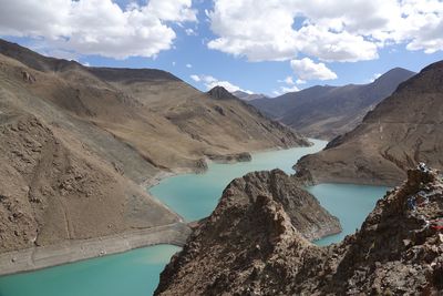 Panoramic view of lake and mountains against sky