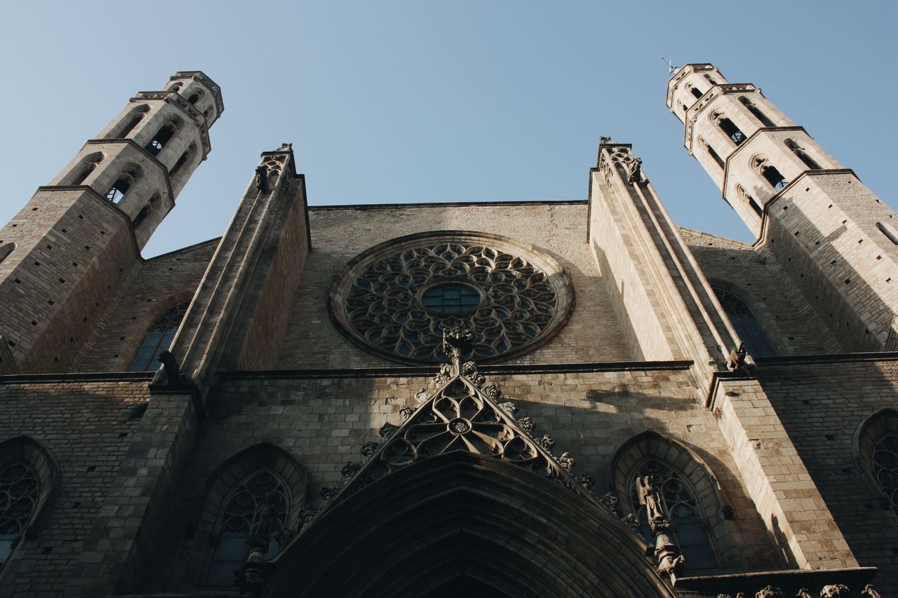 LOW ANGLE VIEW OF TEMPLE AGAINST BUILDING