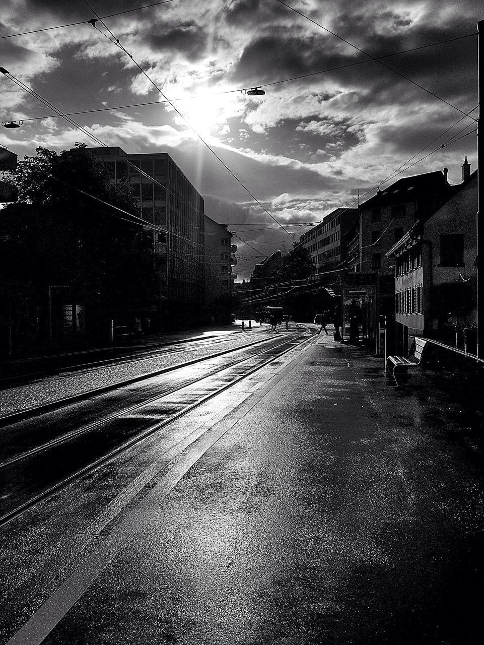 building exterior, architecture, built structure, sky, the way forward, city, street, road, cloud - sky, transportation, diminishing perspective, vanishing point, residential building, sunlight, sunset, street light, residential structure, cloud, sunbeam, house